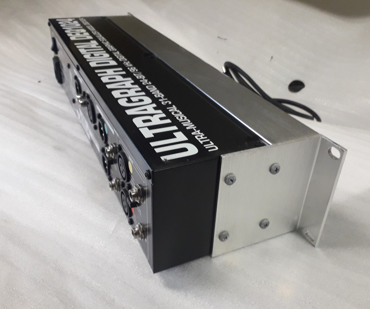 Égaliseur graphique Behringer DEQ1024 – Occasion