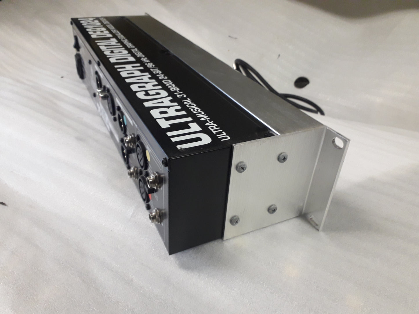 Égaliseur graphique Behringer DEQ1024 – Occasion