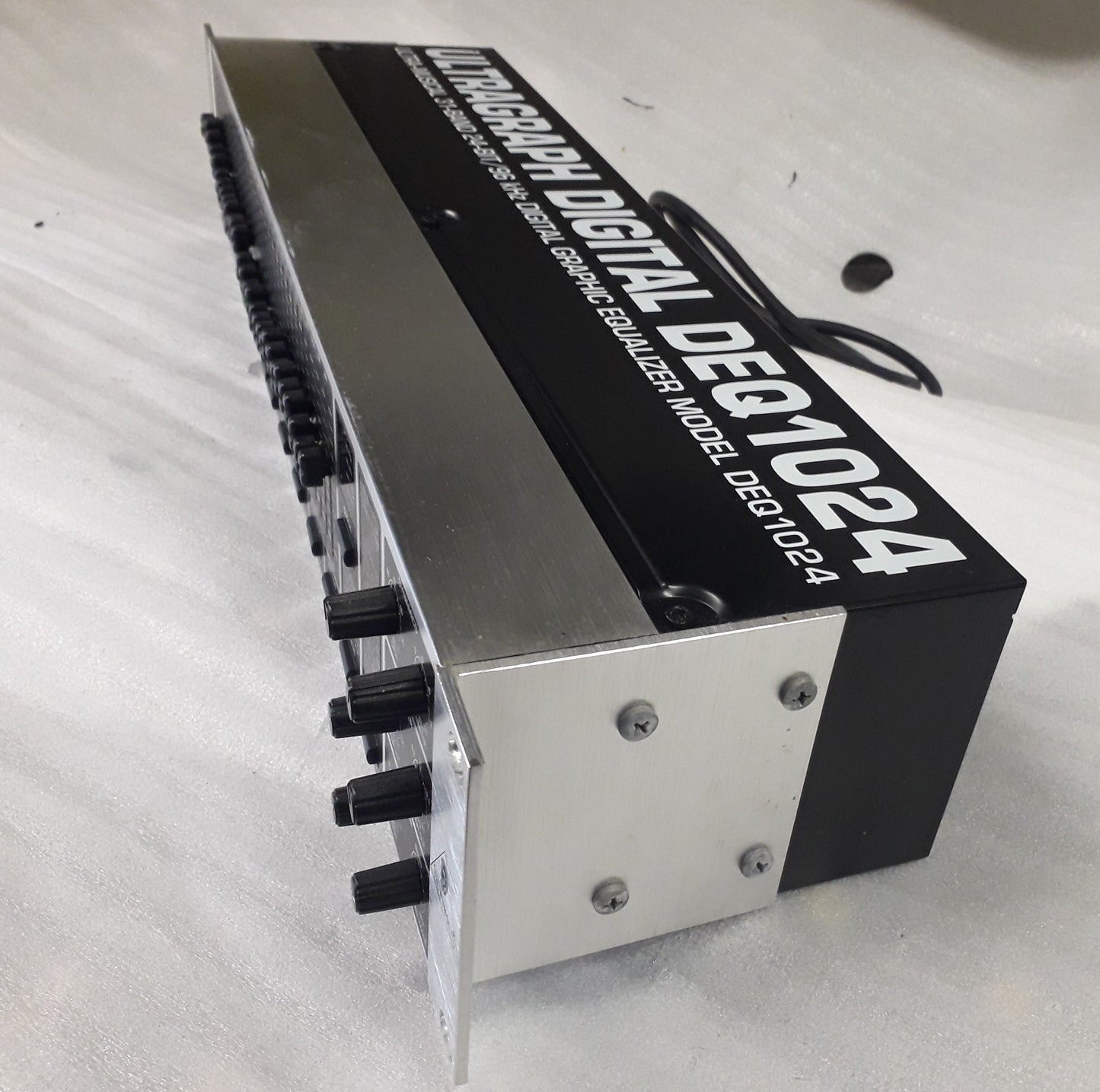 Égaliseur graphique Behringer DEQ1024 – Occasion