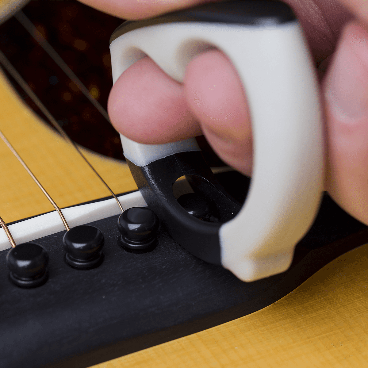 Tire-chevilles MARTIN A0128 – Outil d'entretien pour guitare acoustique