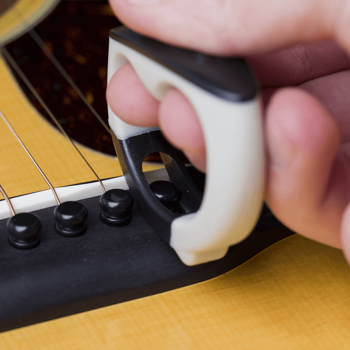 Tire-chevilles MARTIN A0128 – Outil d'entretien pour guitare acoustique