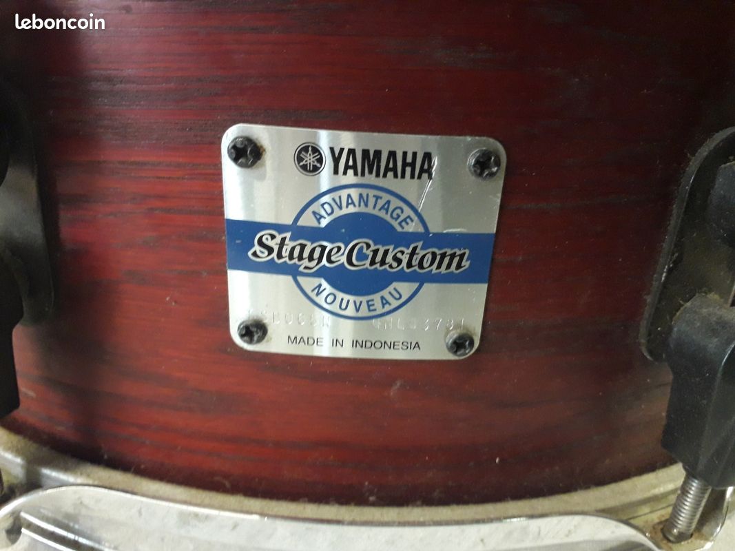 Caisse claire YAMAHA Stage Custom Advantage – Rouge foncé – Très bon état