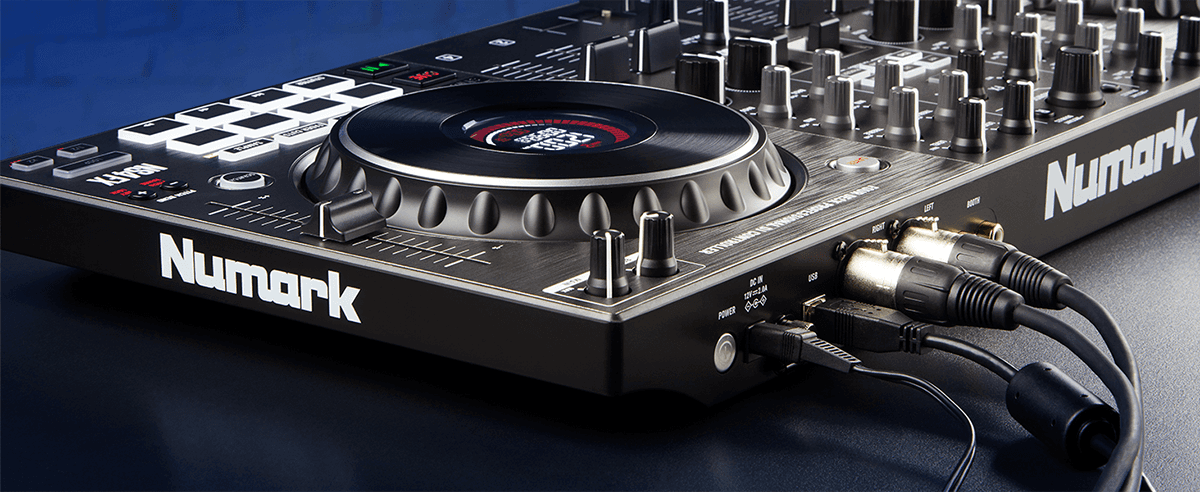 Numark NS4FX – Contrôleur DJ 4 voies avec carte son et écrans