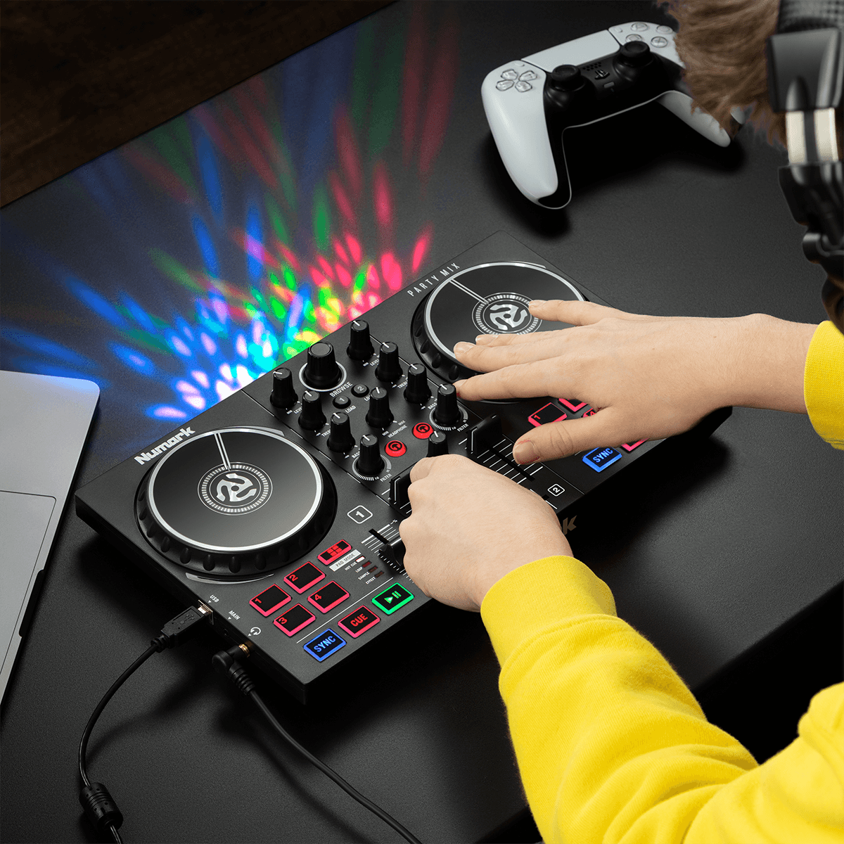 Numark Party Mix 2 – Contrôleur DJ 2 voies avec carte son, 8 pads et jeux de lumières