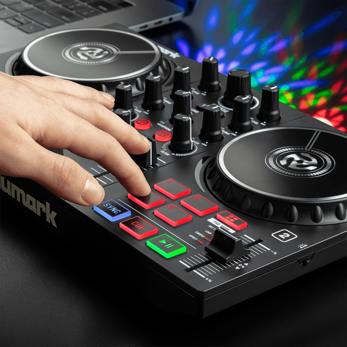 Numark Party Mix 2 – Contrôleur DJ 2 voies avec carte son, 8 pads et jeux de lumières