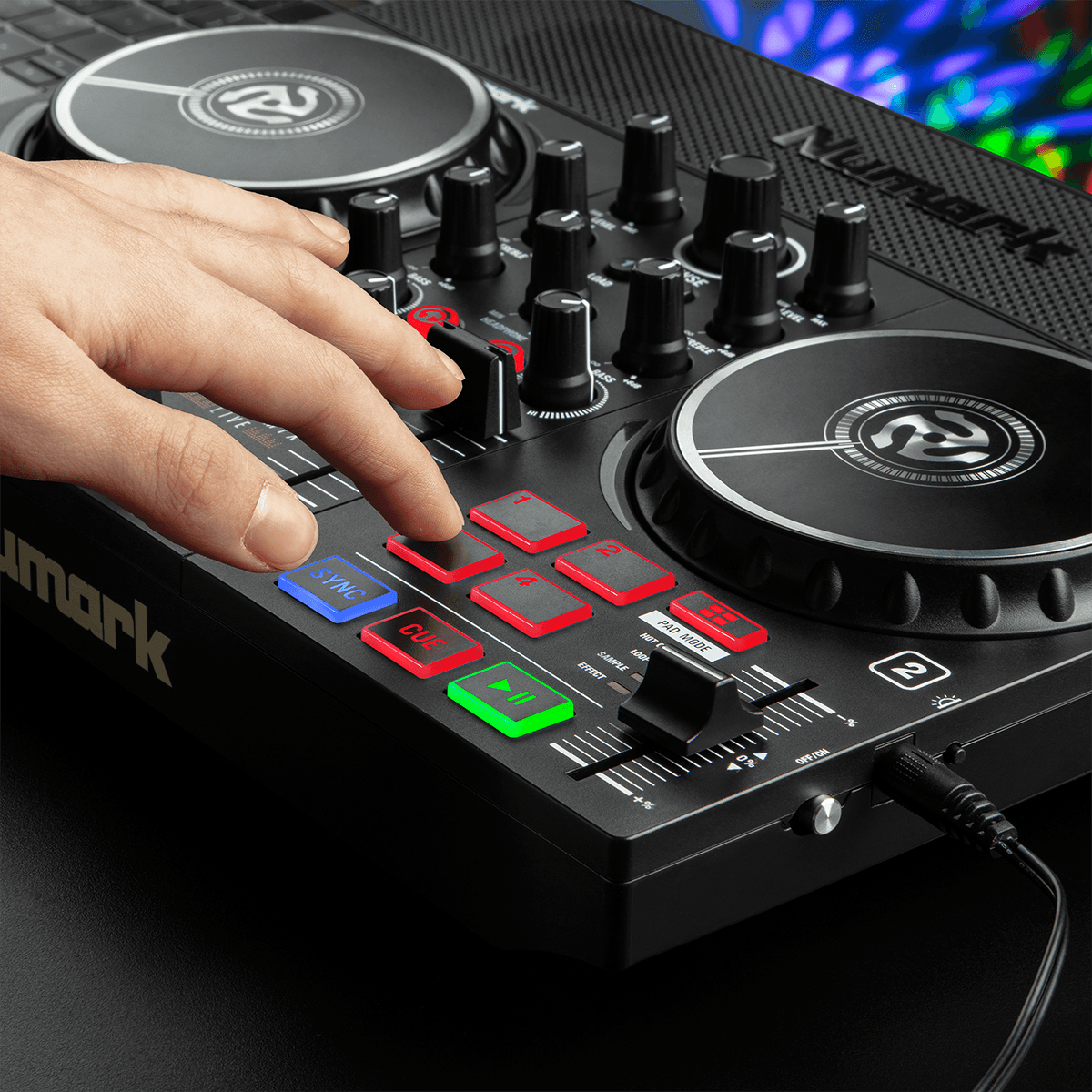 Contrôleur DJ 2 voies – 8 pads, carte son et jeux de lumières MONITOR