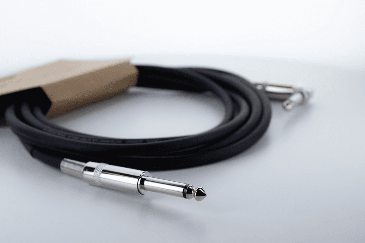 Câble instrument Jack droit / Jack coudé Cordial Série Elements – 3 m - EI3PR