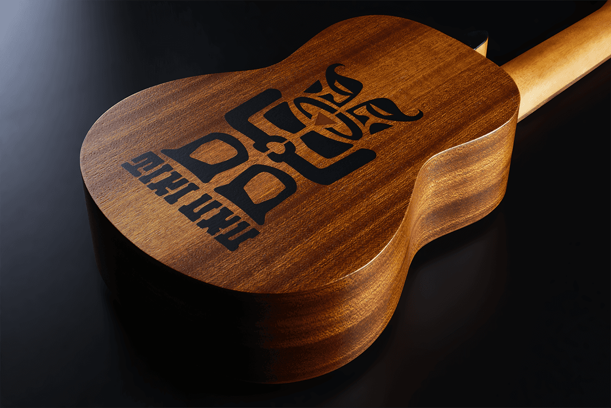 UKULELE SOPRANO LAG AVEC HOUSSE TIKI UKU 10