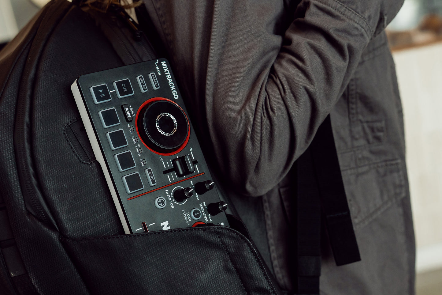 Contrôleur DJ 2 Voies Portable USB-C – Numark Mixtrack GO